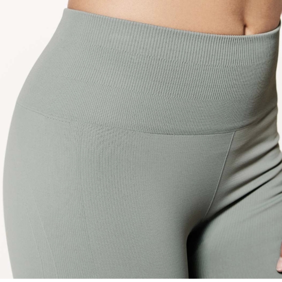 NWT Lululemon Awakening Crop *Taryn Toomey Collection 17" Earl Grey - Picture 5 of 12